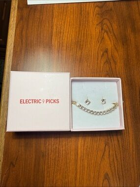 Electric Picks  Gold Anna XL Bracelet with 6mm Stud Earrings